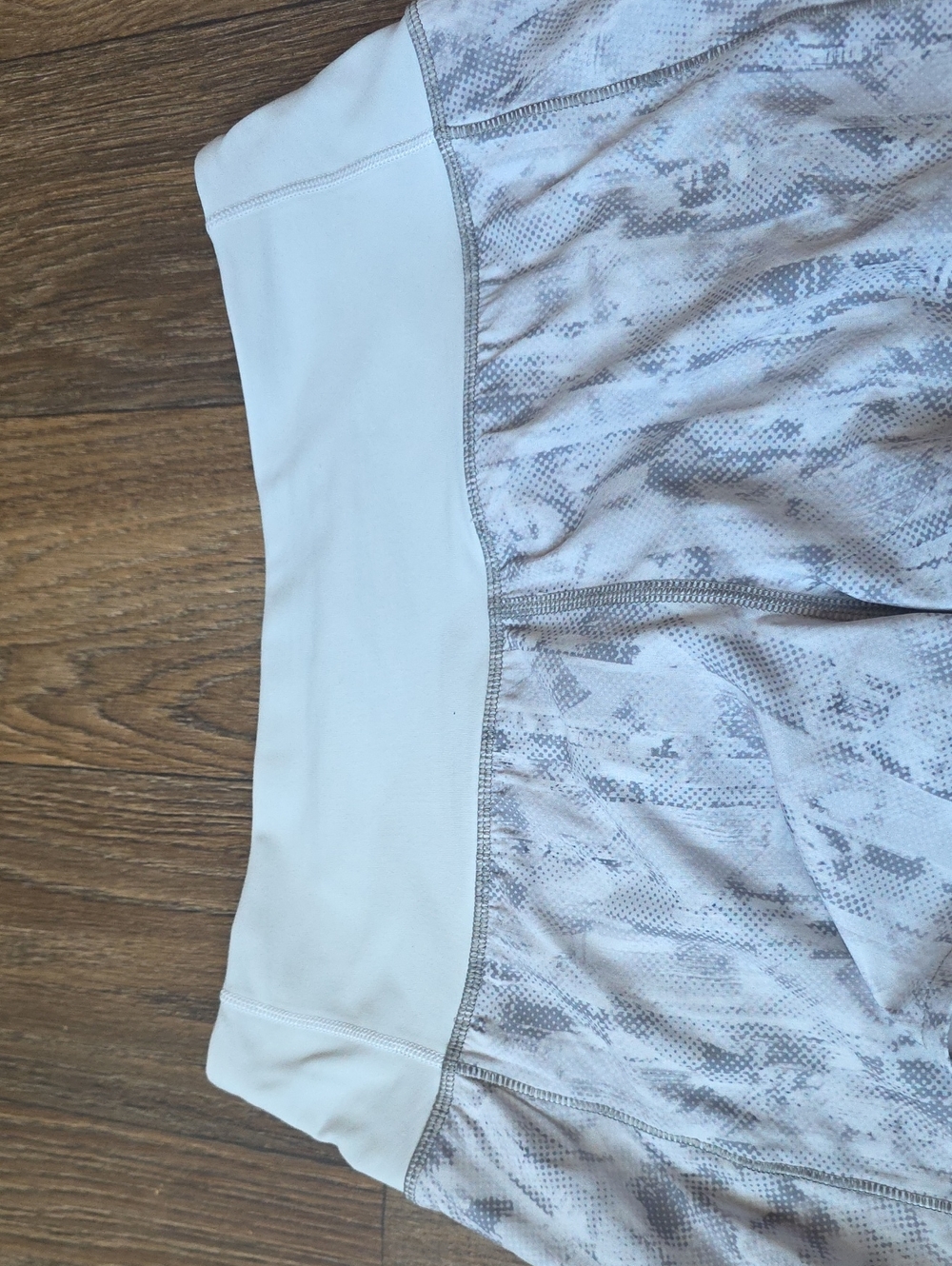 Lululemon Speed Up Shorts in a City Breeze Alpine White Size 2 TALL - Picture 3 of 7